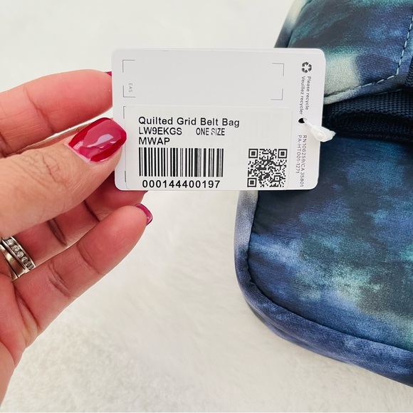 Lululemon Quilted Grid Belt Bag - Picture 10 of 10